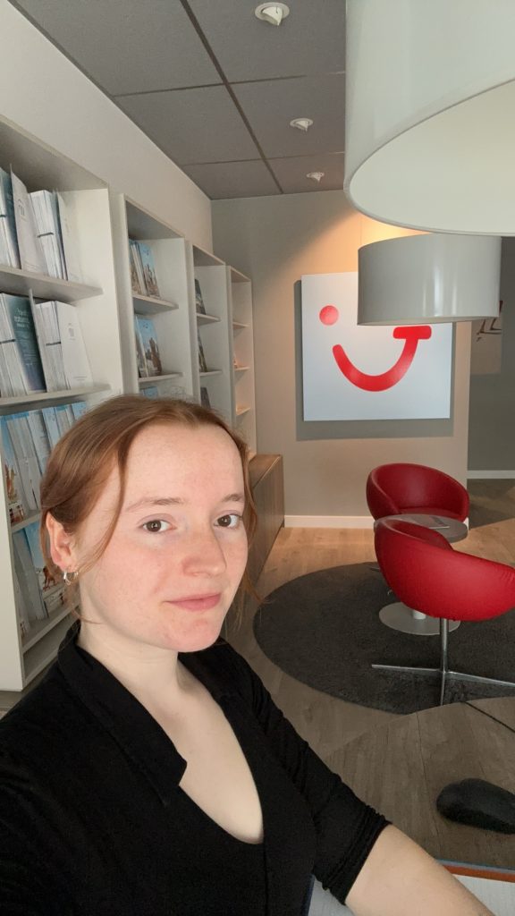 Ik in het reisbureau