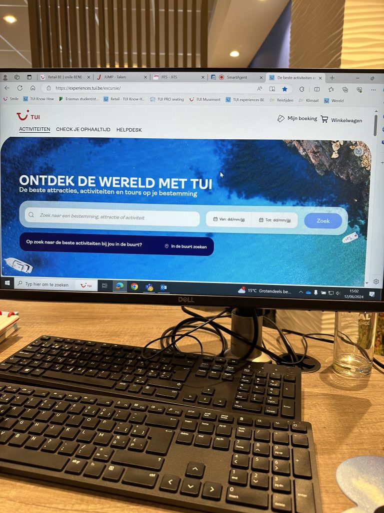 Website van Tui Experiences doornemen
