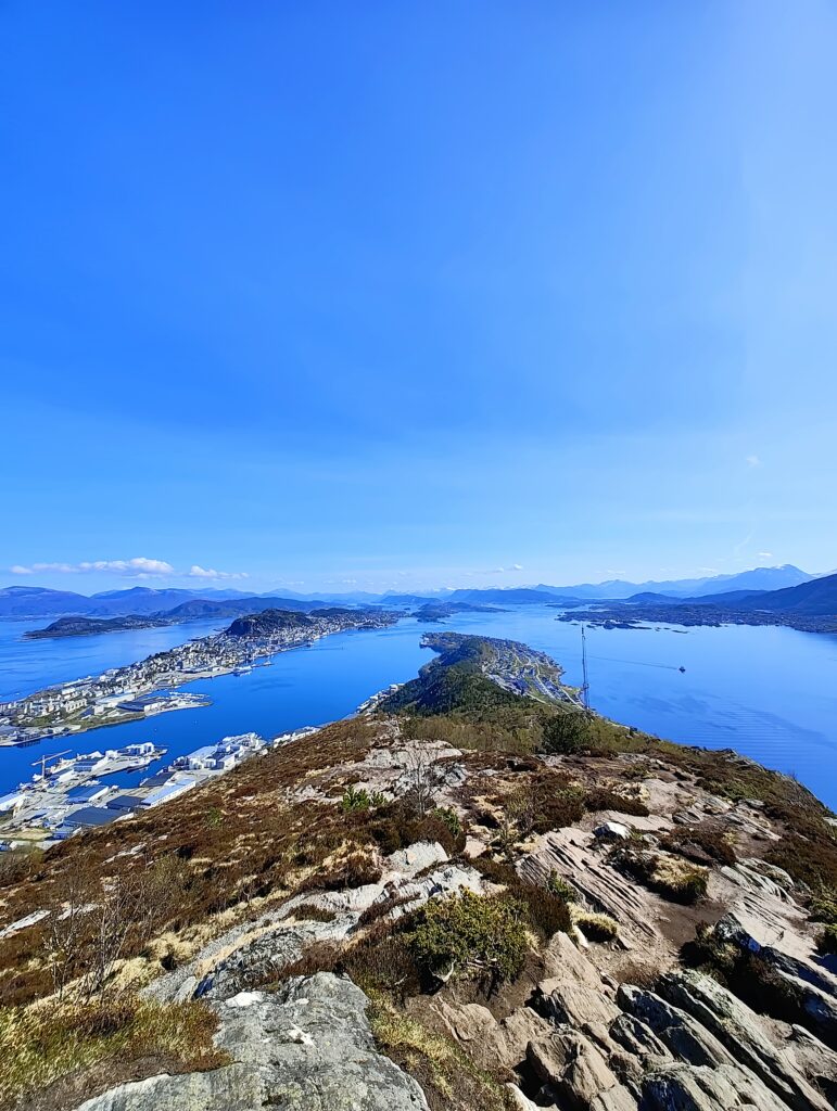 Alesund vanop Sukkertoppen (300 meter)